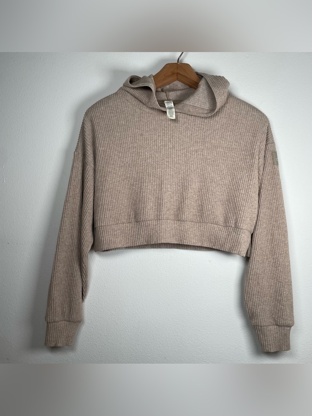 Alo Yoga Muse Hoodie size S Ribbed Knit Cropped Sweatshirt Tan oversized fit